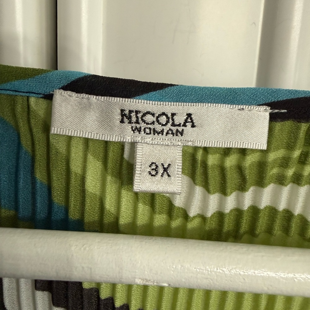 Vintage NICOLA Woman Size 3X Abstract Blue + Green Swirl Print Pleated Blouse - Picture 2 of 11